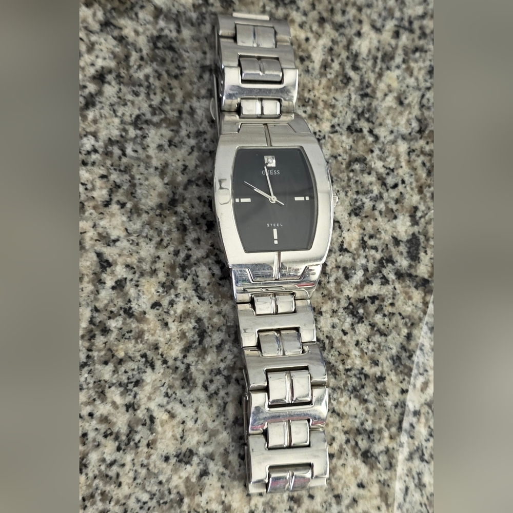 Vintage Men Guess Steel Silver Tone Black Dial Analog Quartz Watch Japan G95217G